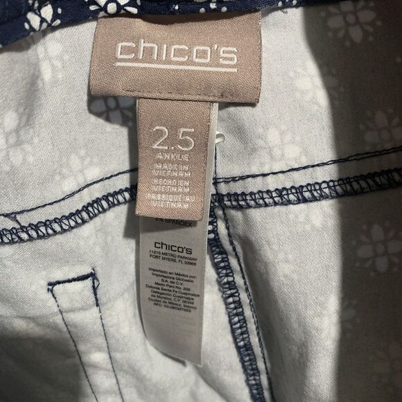 Chico's Pants Size Large Blue White Floral Print Ankle Stretch - Picture 6 of 8